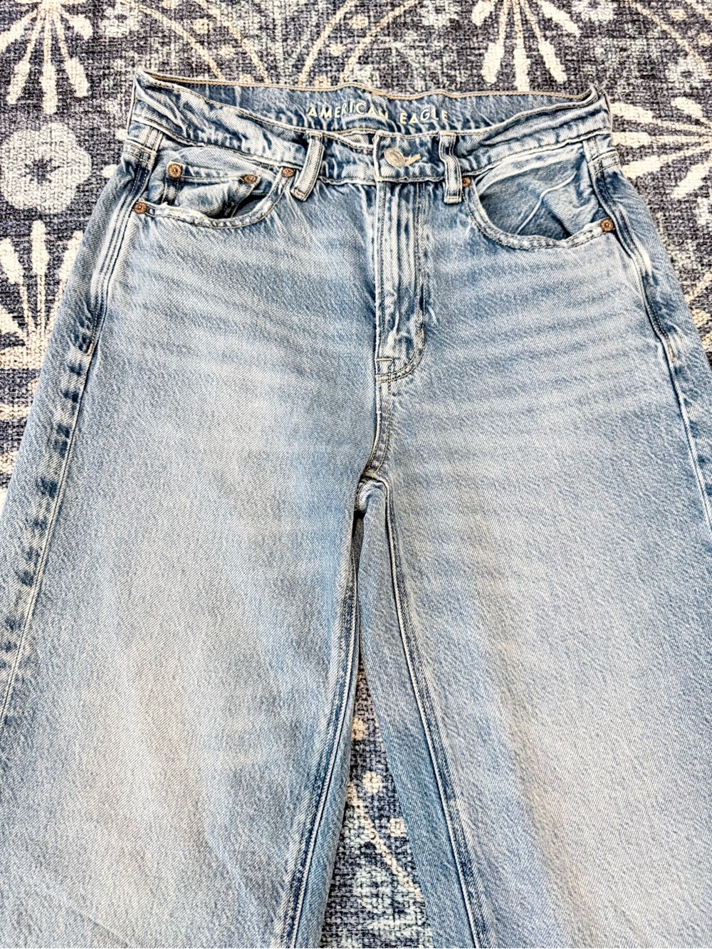 AE Super High-Rise Baggy Wide Leg Women's Jeans in Light Blue - Picture 6 of 11